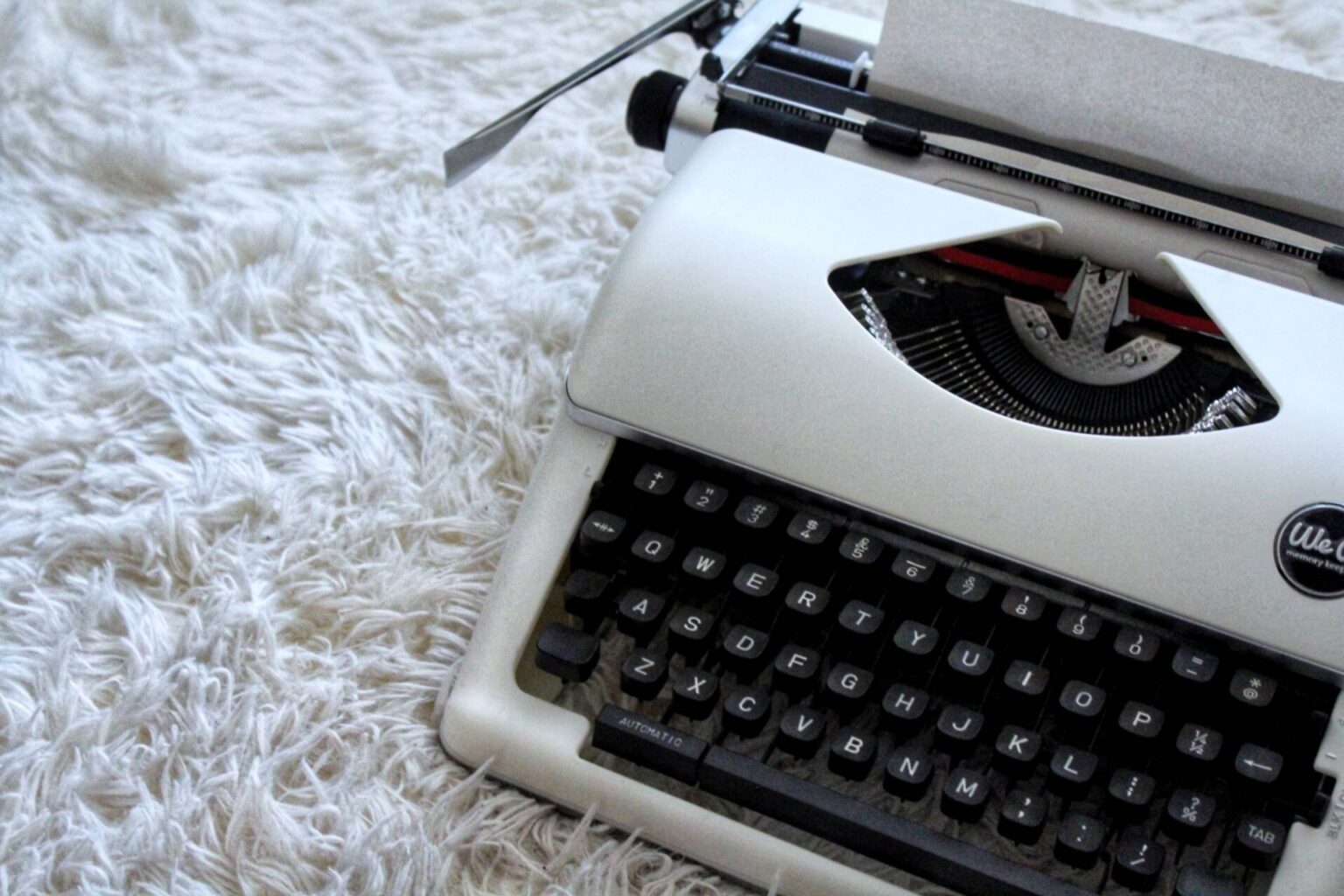 Typewriter representing the type of content in content marketing