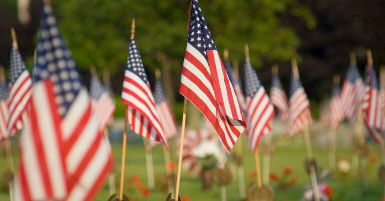 25 Memorial Day Messages for Your Customers, Coworkers & Community